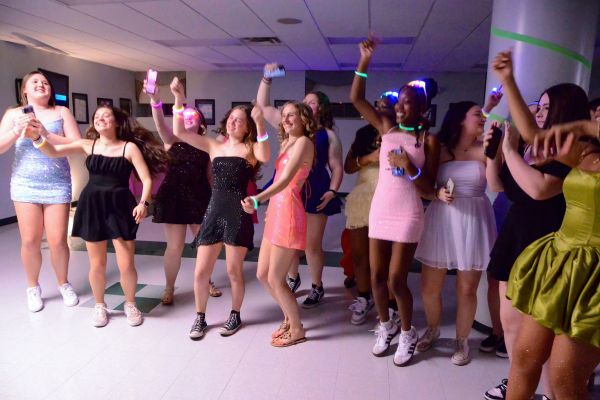 Sophomore Dance 3.6.26lt (26).jpg
